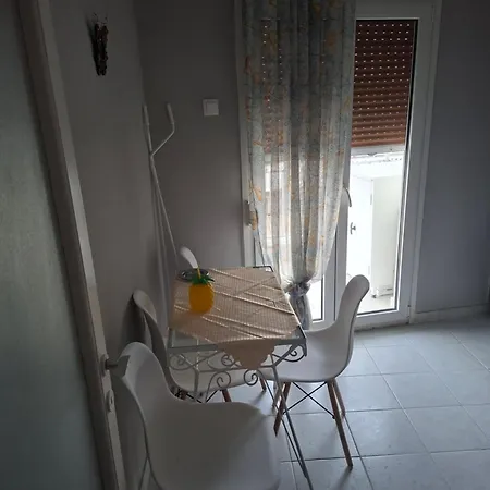 Zoesappartment Peraía